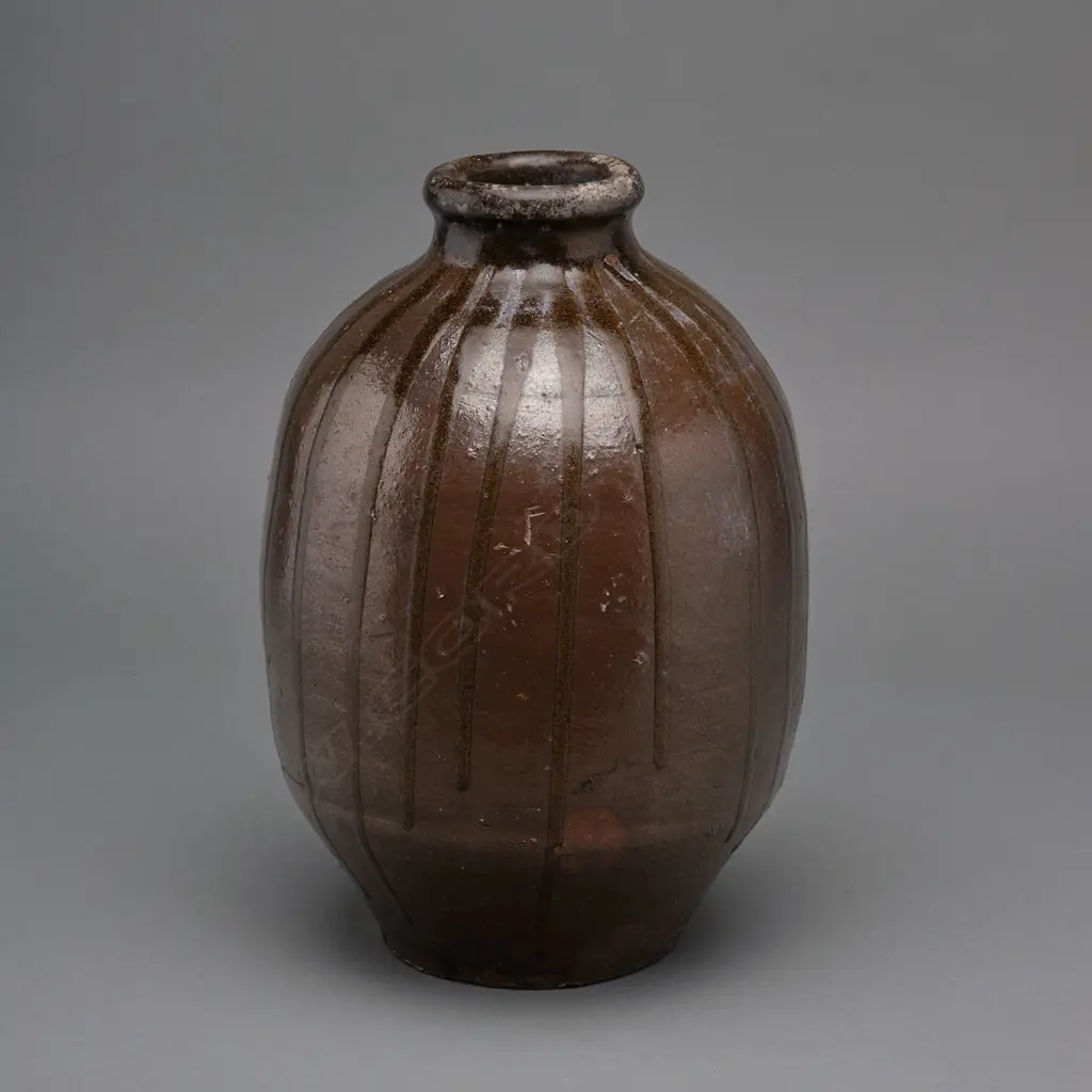 A Japanese Bizen stoneware storage jar (tsubo), Image 1++